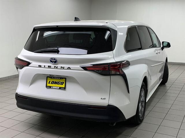 2022 toyota sienna le