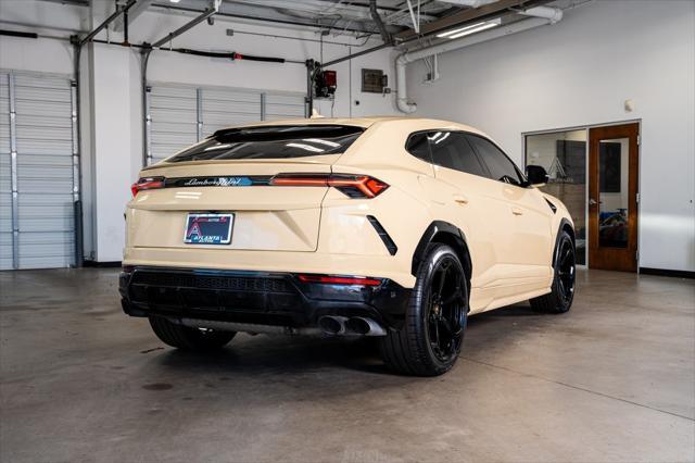 2020 lamborghini urus base