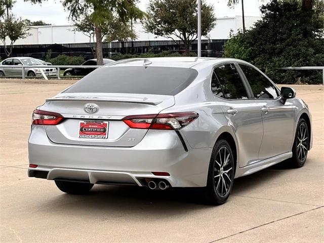 2022 toyota camry se