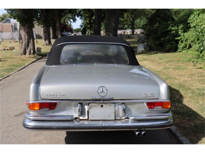 1971 mercedes-benz 280se in astoria, new york
