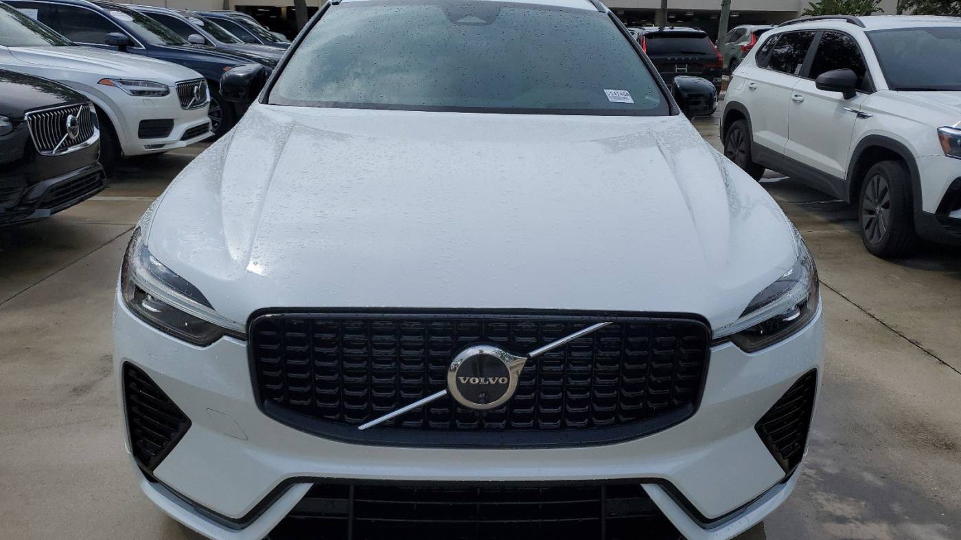 2022 volvo xc60 b5 r-design