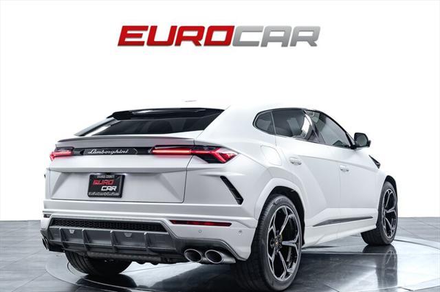 2022 lamborghini urus base