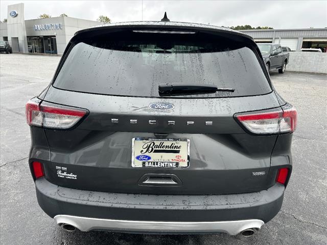 2020 ford escape se