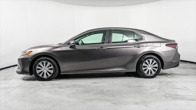 2022 toyota camry le