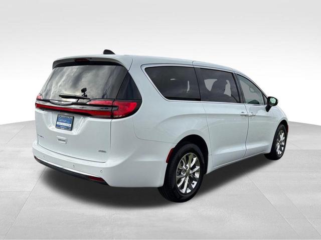 2023 chrysler pacifica touring-l