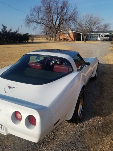 clean 1982 corvette