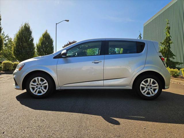 2020 chevrolet sonic fwd hatchback 1fl 5-door