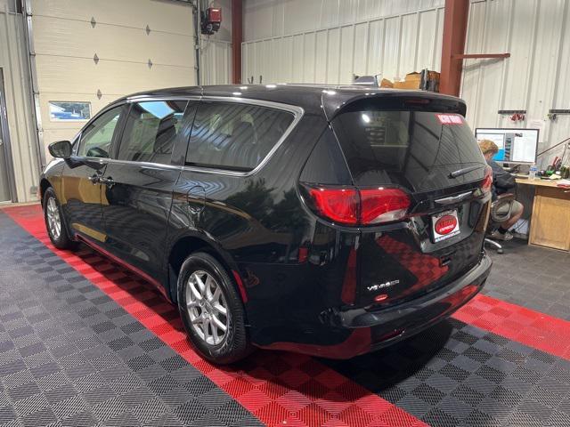 2024 chrysler voyager lx