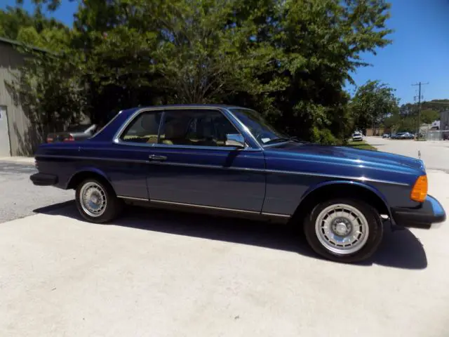 1985 mercedes 300 cd only 63 k miles. showroom cond fully serviced rare color