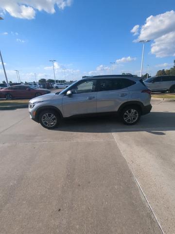 2023 kia seltos s