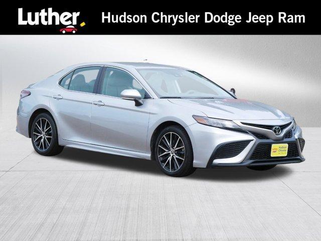 2022 toyota camry se
