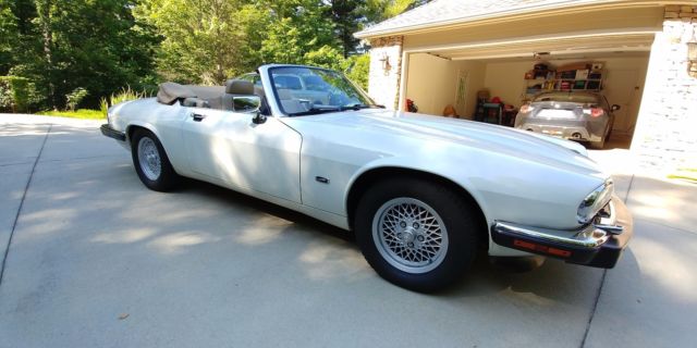1992 jaguar xjs convertible. beautiful fast appreciating british classic