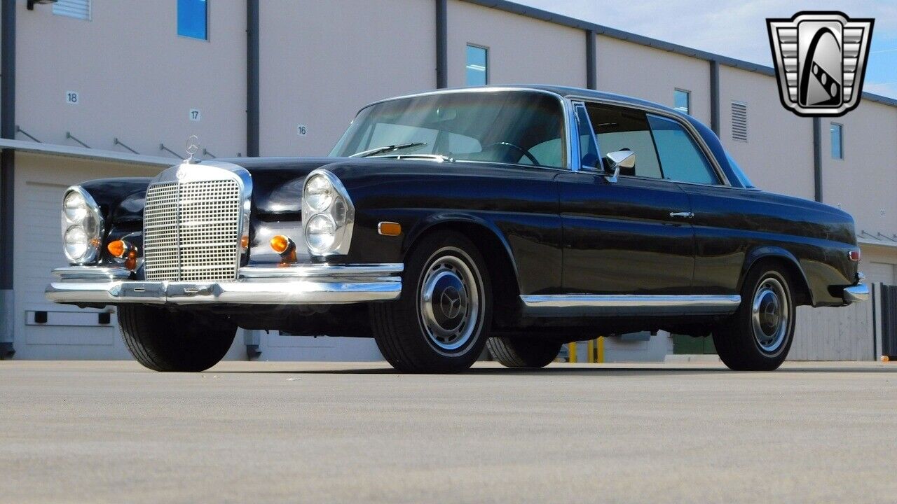 1969 mercedes-benz 200-series