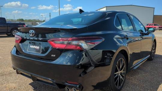 2023 toyota camry se