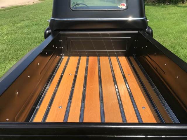 1957 chevy truck c10 , 3100 , short bed, no rust , runs excellent