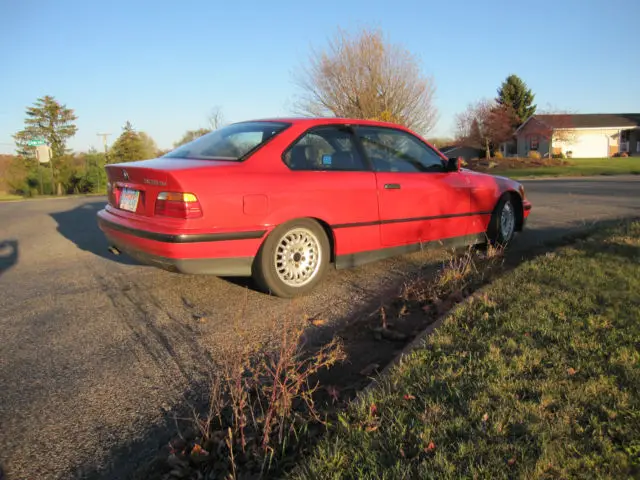 1992 bmw 325 is 2 door coupe