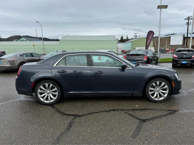 2018 chrysler 300 touring