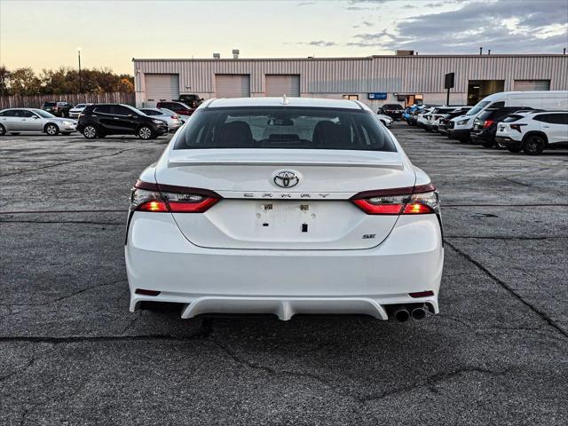 2021 toyota camry se