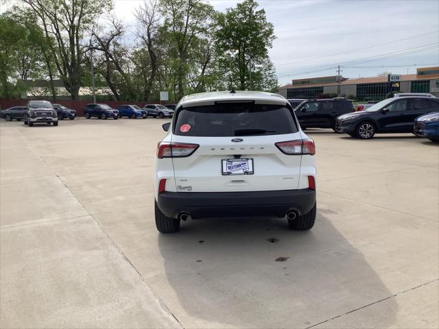 2022 ford escape se