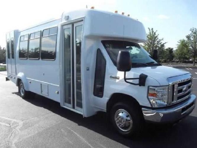 used 2008 ford e-450 non-cdl shuttle bus w/ wheelchair lift for wheelchair in westbury, ny