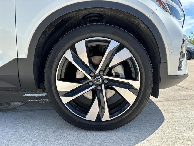 2024 volvo xc40 b5 plus dark theme