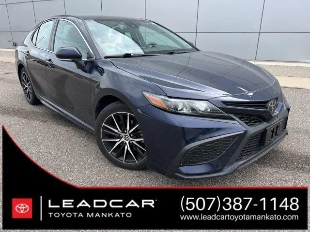 2022 toyota camry se