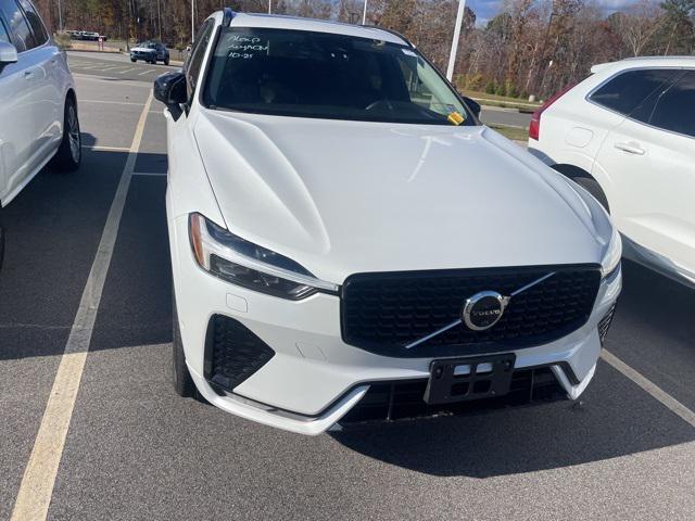 2023 volvo xc60 b5 plus dark theme