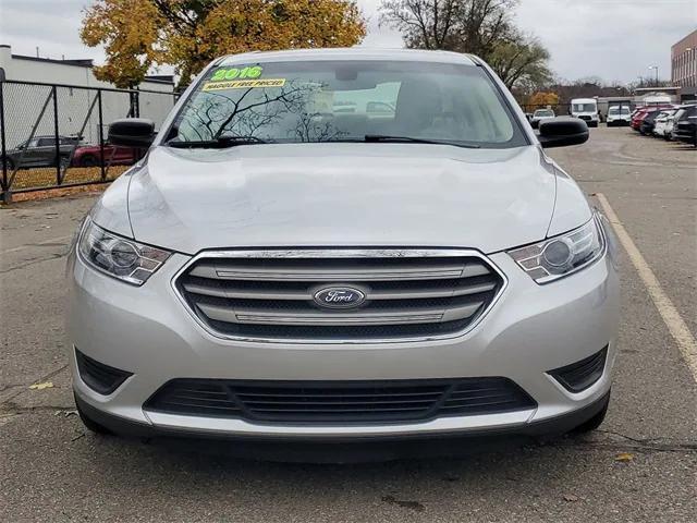 2016 ford taurus se