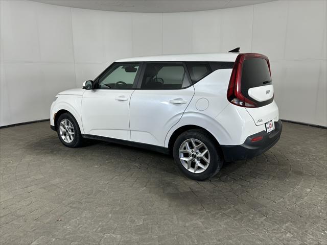 2022 kia soul lx