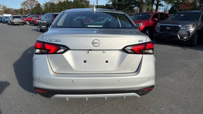 2023 nissan versa sv