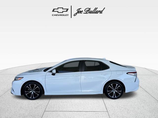 2020 toyota camry se