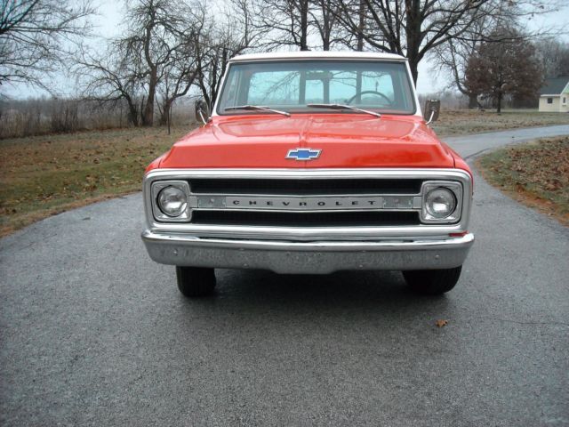 1969 chevy c-10 shortbed pickup truck