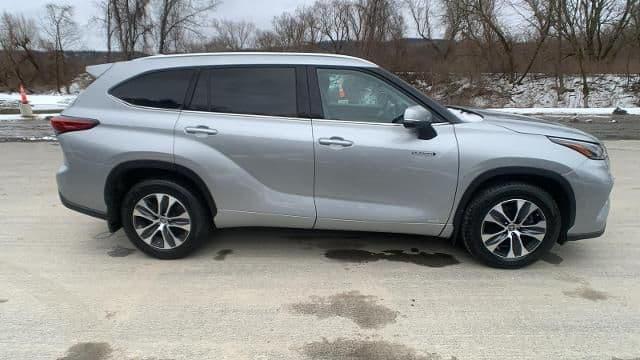 2021 toyota highlander hybrid xle in west minster, vermont