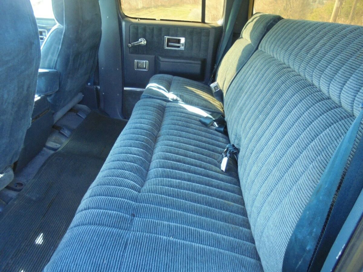 1990 gmc suburban 1500 square body truck barn doors no reserve !!!