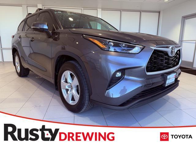 2022 toyota highlander le
