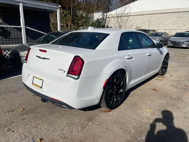 2019 chrysler 300 s