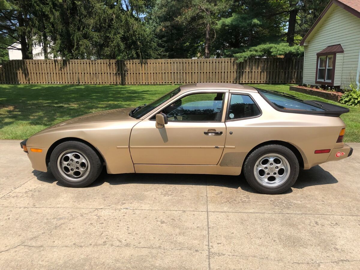 1988 porsche 944s with 5 speed manual 2.5 l dohc engine