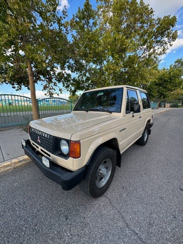 1987 mitsubishi montero-great condition, ac, new window tint!