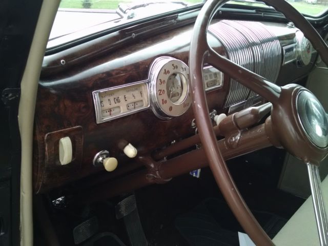 1940 pontiac deluxe 6 silver streak sedan