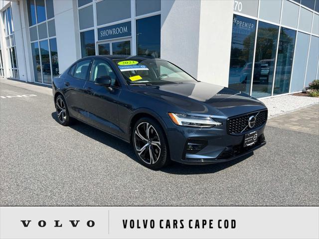 2023 volvo s60 plus dark theme