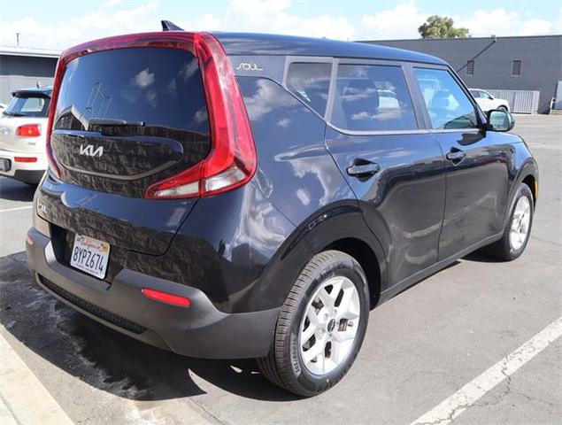 2022 kia soul lx