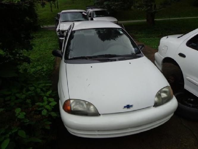 1999 geo metro lsi sedan- low miles in new castle, pa