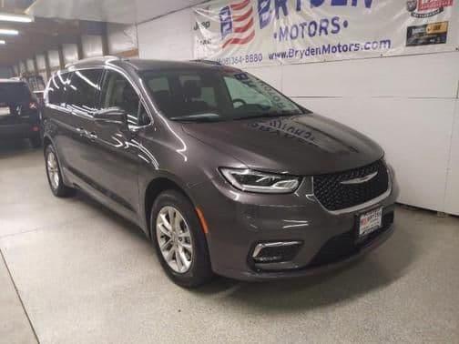2021 chrysler pacifica touring in beloit, wisconsin