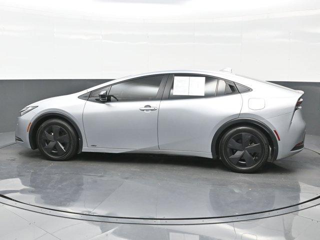 2023 toyota prius le