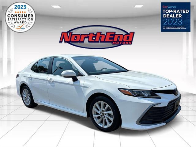 2022 toyota camry le