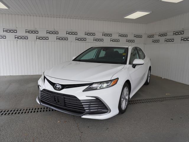 2022 toyota camry le