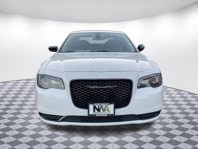 2022 chrysler 300 touring