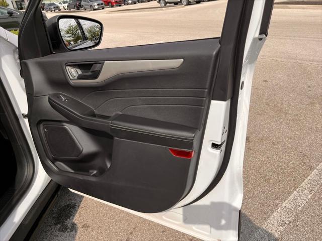 2022 ford escape se
