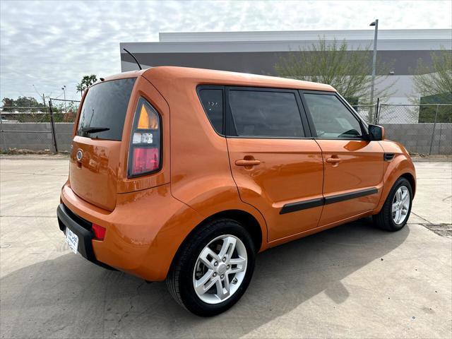 2011 kia soul +
