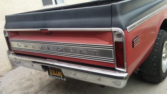 1970 chevy pickup cst/ 20 red /black 2 tone